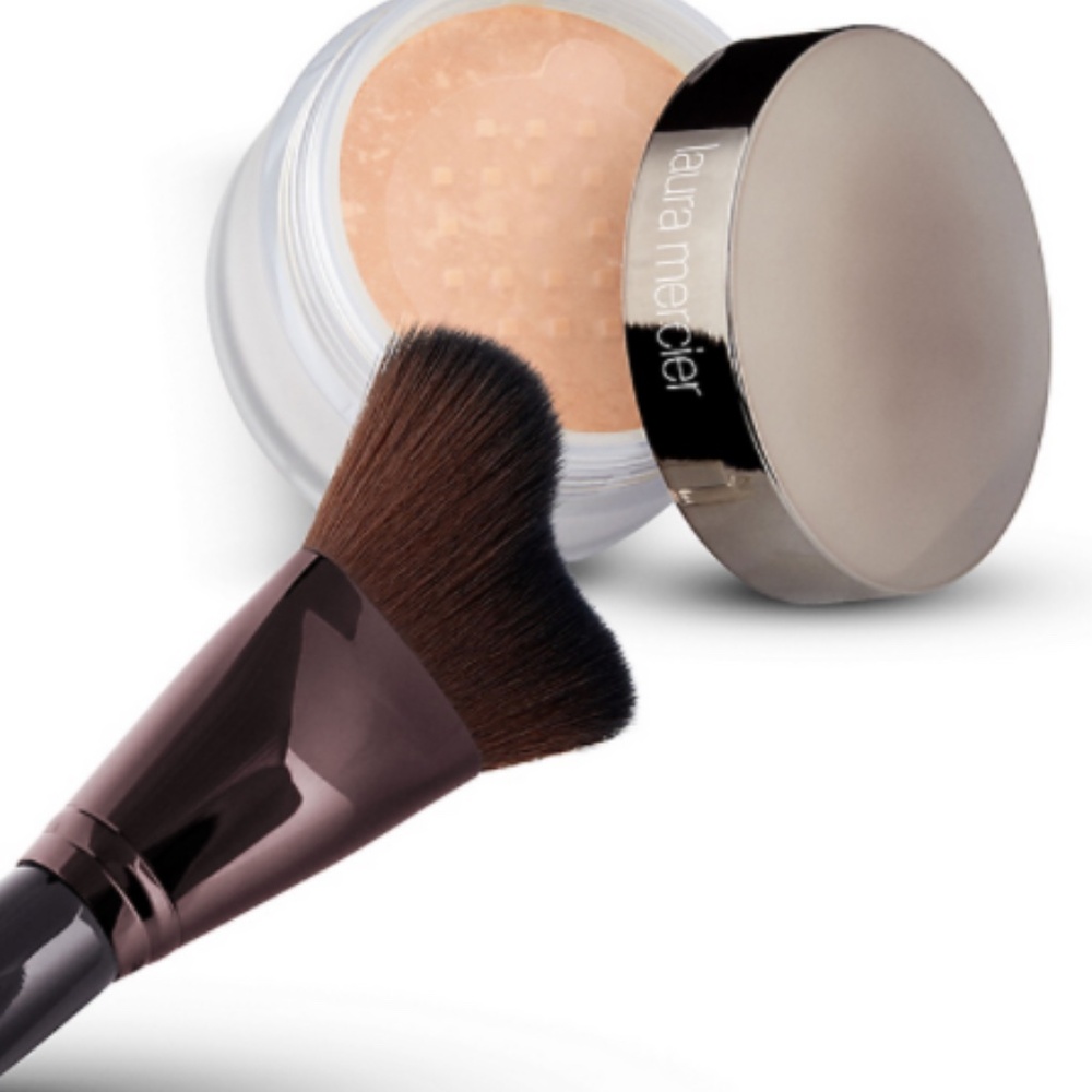 Laura Mercier Glow Powder Brush BNIB, in sleeve